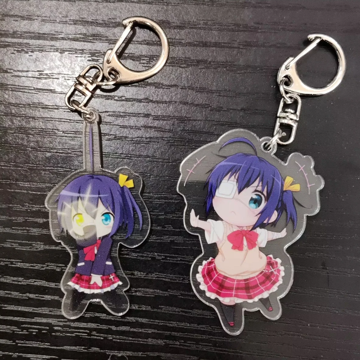 Amor, Chunibyo y otros delirios figuras de Anime Takanashi Rikka Cosplay llaveros acrílicos dibujos animados cuadráticos lindo bolso decoración