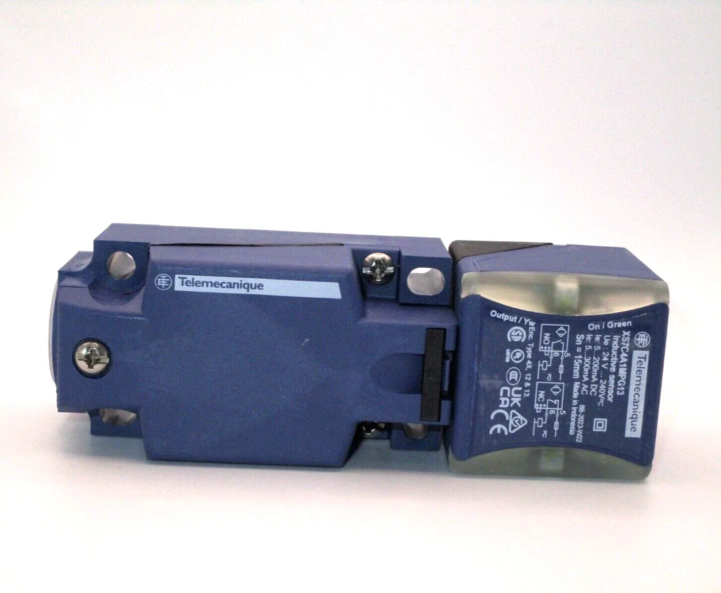 

XS7C4A1MPG13 travel switch travel switch travel switch