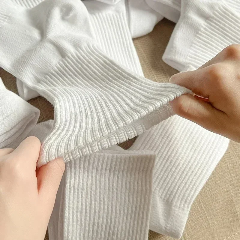 1/5 أزواج أسود أبيض جوارب رياضية أنبوب متوسط محبوك امتصاص العرق الجوارب تنفس عالية المرونة الجوارب للرجال النساء الجري