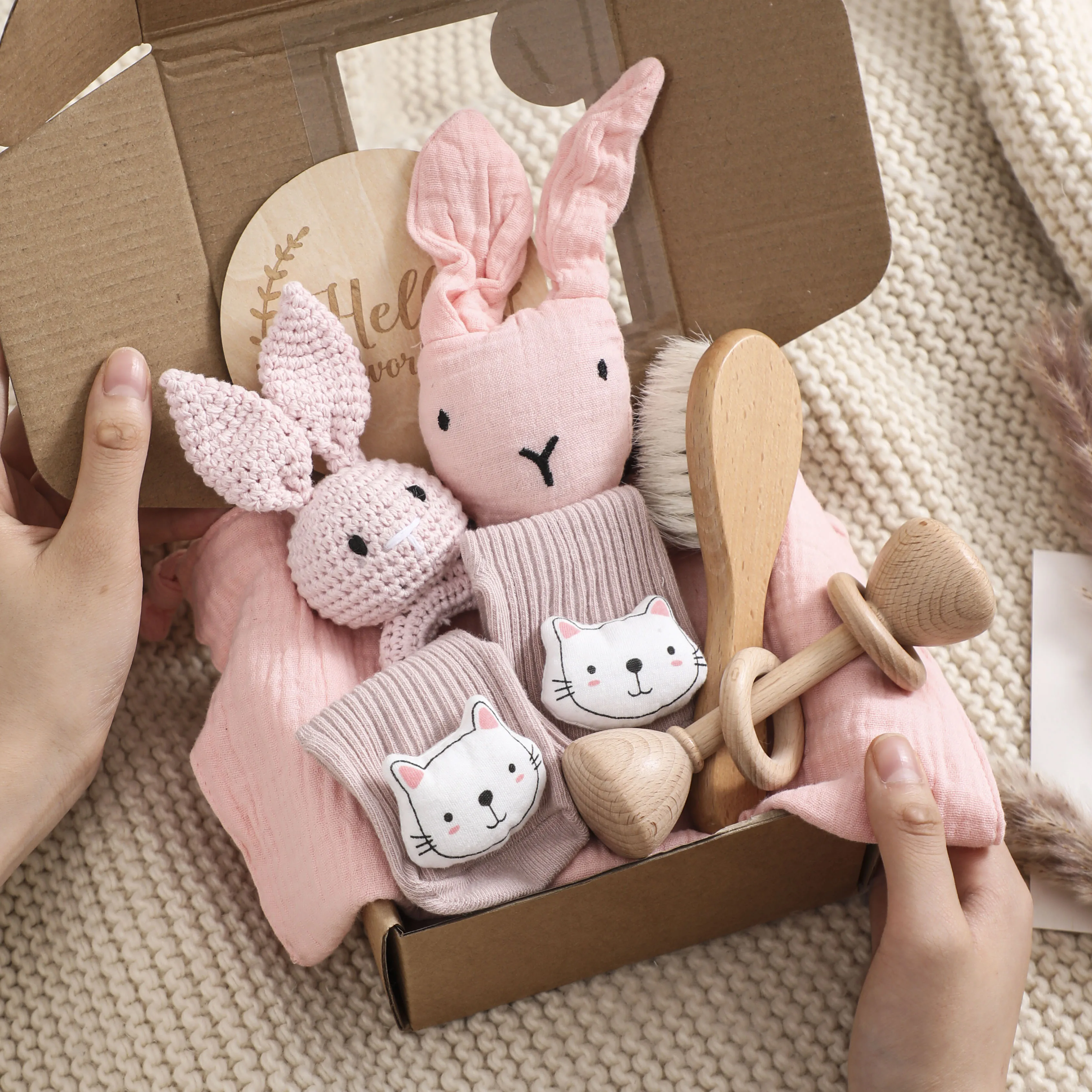 7pc/set Baby Towel Newborn Bath Toy Set Gifts Box Double Sided Cotton Blanket Wooden Bracelet Rabbit Toys Baby Bath Gift Produc