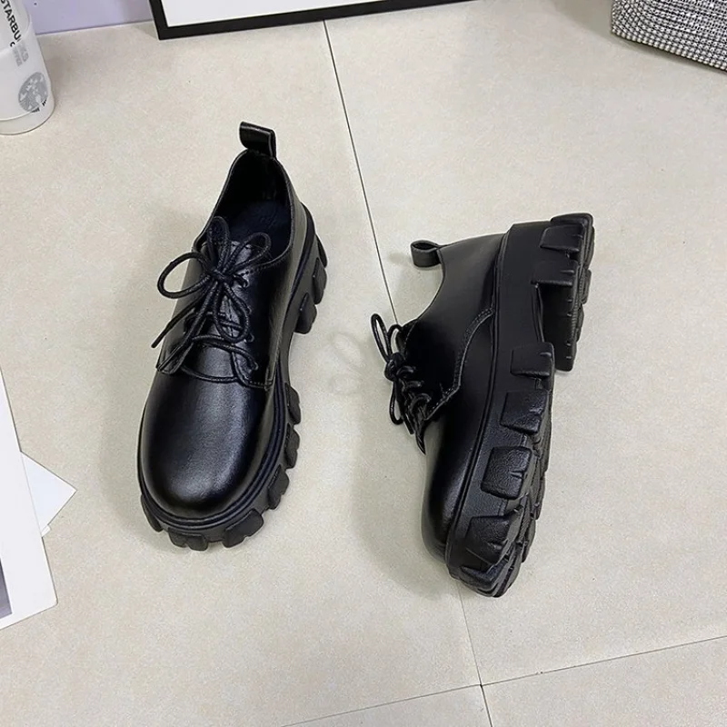 Gruba podeszwa Loafers Lace Up Retro Patent Leather Shoes for Women Black Casual Pumps Women Girls Lolita Cosplay Shoe Heels Women buty damskie buty