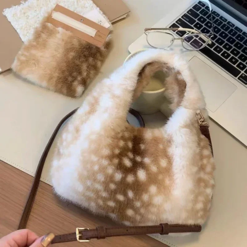 Deer Spot Kunstfell-Umhängetasche, weiche, niedliche Plüsch-Halbmond-Umhängetasche, lässige Handtasche mit magnetischer Schnalle, Winter-Damen-Lolita-Geldbörse