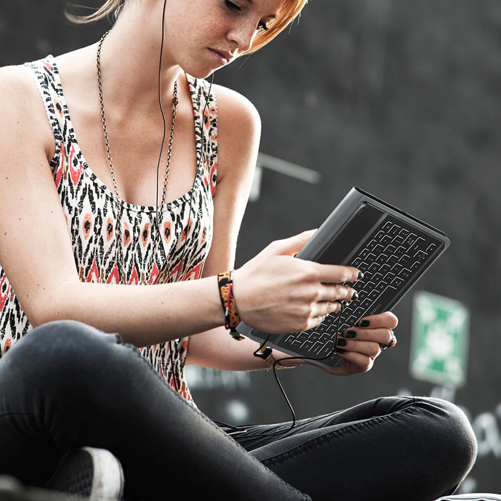 لوحة مفاتيح ذكية معتمدة من dodocool MFi لجهاز iPad Air 2019 مقاس 10.5 بوصة مع موصل ذكي وغطاء حماية رفيع