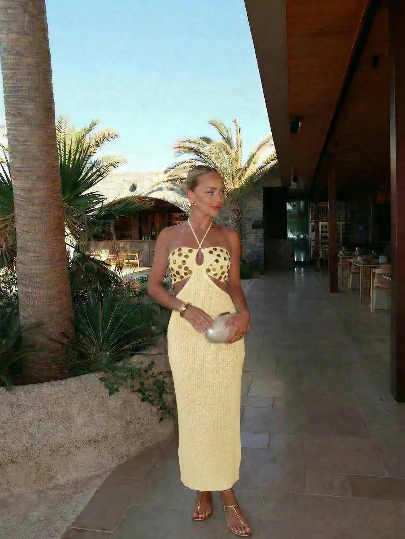 

Легкое абрикосовое вязаное платье макси с топом-халтером с пайетками, вырезом на талии и открытой спиной, без рукавов, для пляжа и фестивалей