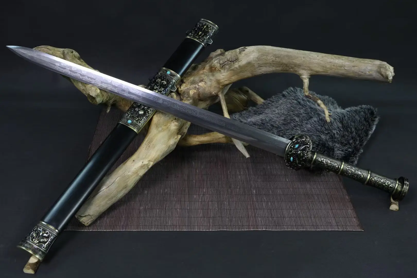 96cm Ancient Chinese traditional wind-swinging battle sword gladiator katana Damascus steel blade cosplay real sword not sharp