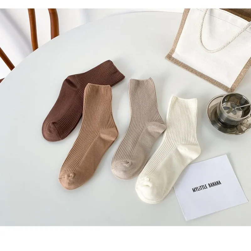 여성 가을 겨울 양말 세로 줄무늬 솔리드 컬러 양말 일본식 중간 길이 면 양말 심플한 올 매치 양말