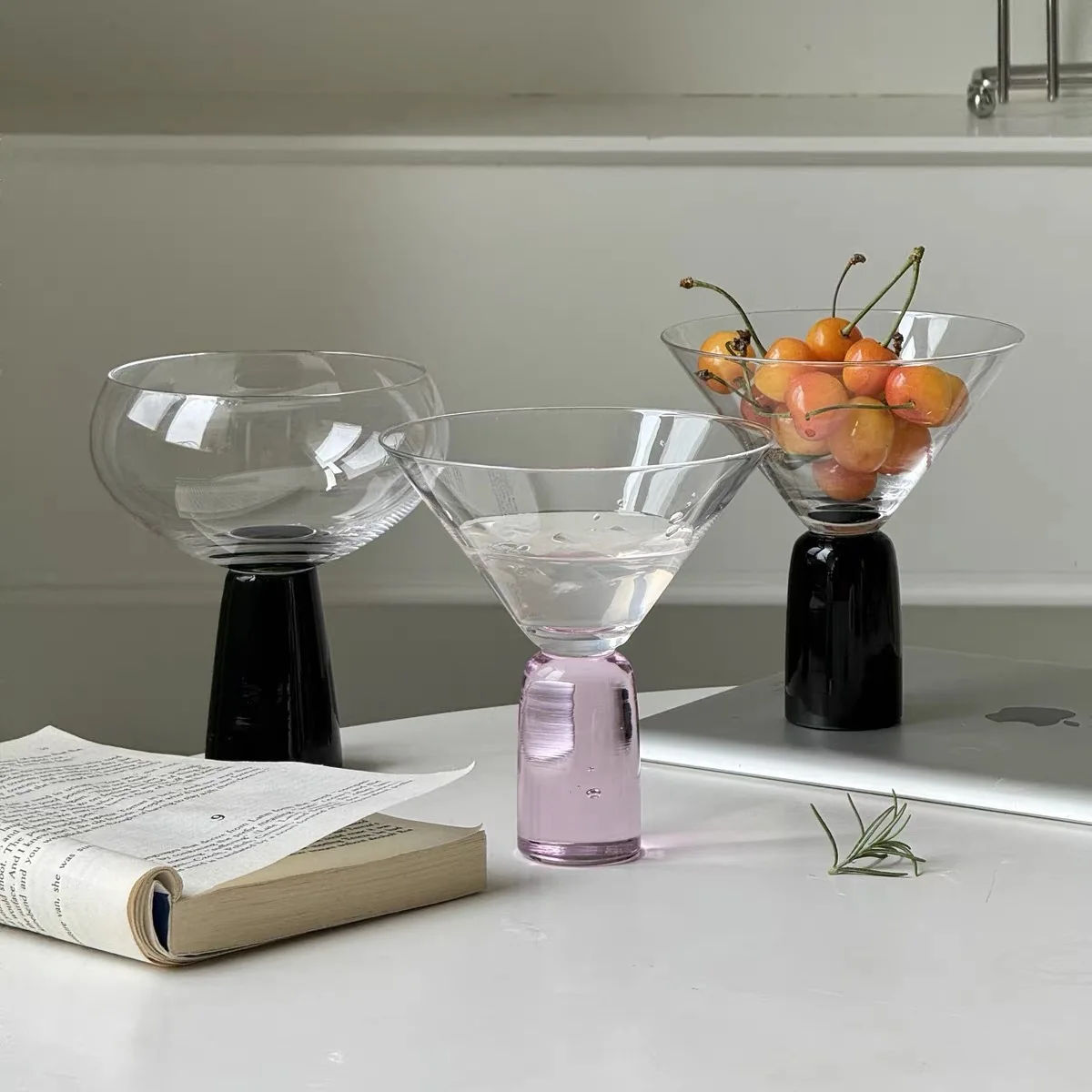 

Древняя цветная колонна, десертная чашка, стеклянная чашка на высокой ножке, чашка для шампанского, коктейльная чаша для мороженого, десертная миска