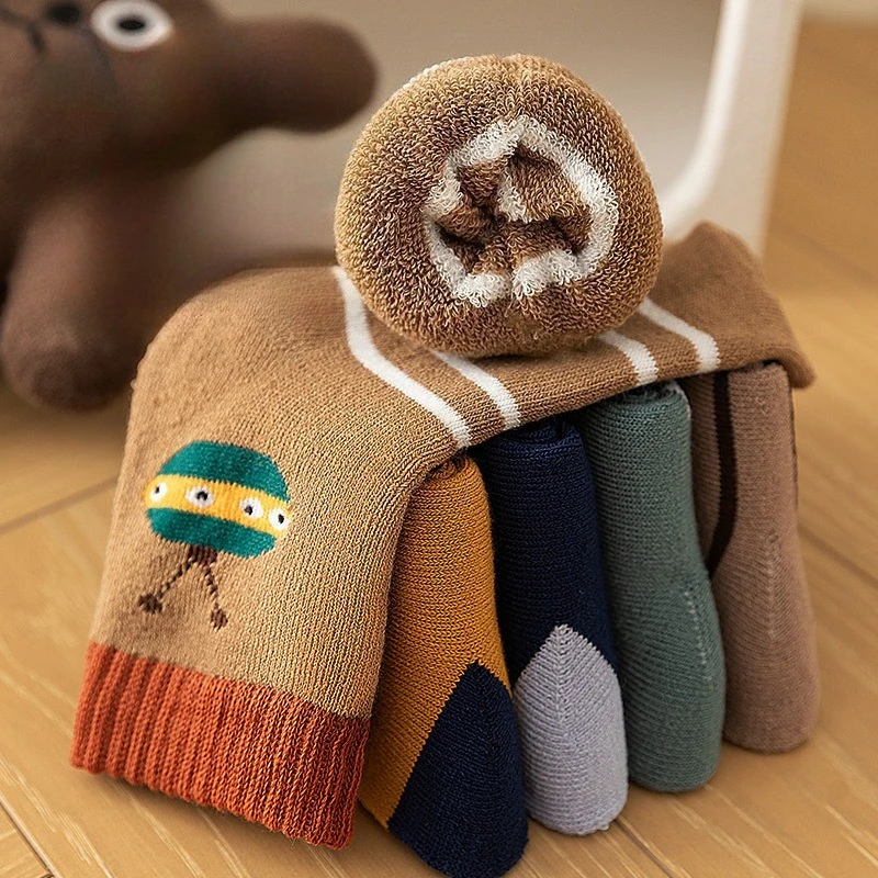5 Paar dicke warme Socken für Kinder, niedliche Cartoon-Babysocken, mittellange Socken, warme Plüsch-Langsocken für den Winter, thermische Kinderschuhe – Detail 5