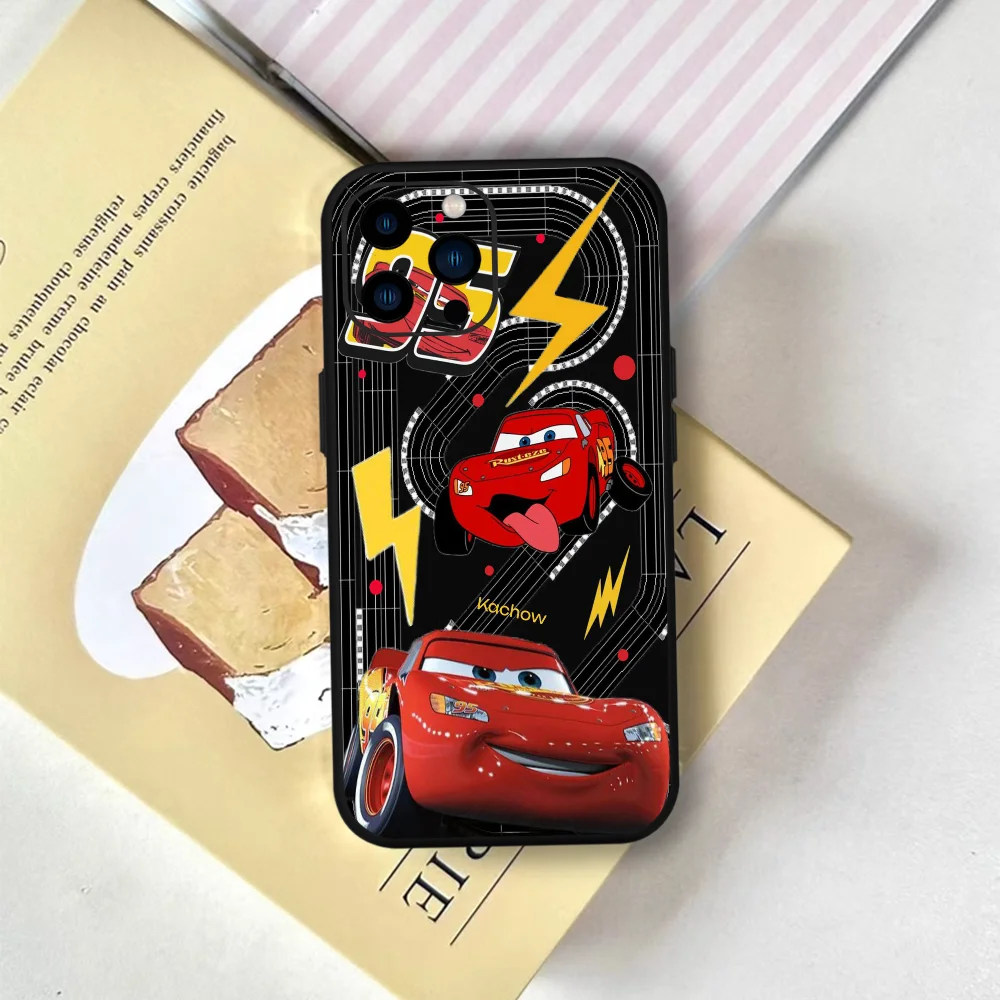 حافظة هاتف ديزني لايتنينج ماكوين 95 FUNDA لهاتف آيفون 12 11 13 14 15 16 MINI Max Pro Plus غطاء أسود من السيليكون الناعم