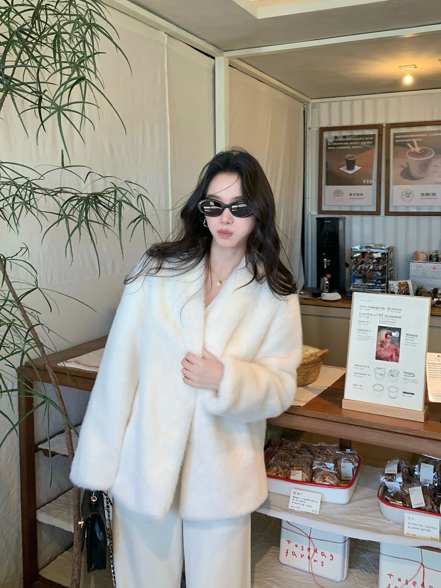 

Pusumede Casual Sle ort Plu Fur Jaet Women's V-Ne Loose Fit Soft And Comfortable Eco-Friendly Synthetic Leather Coat