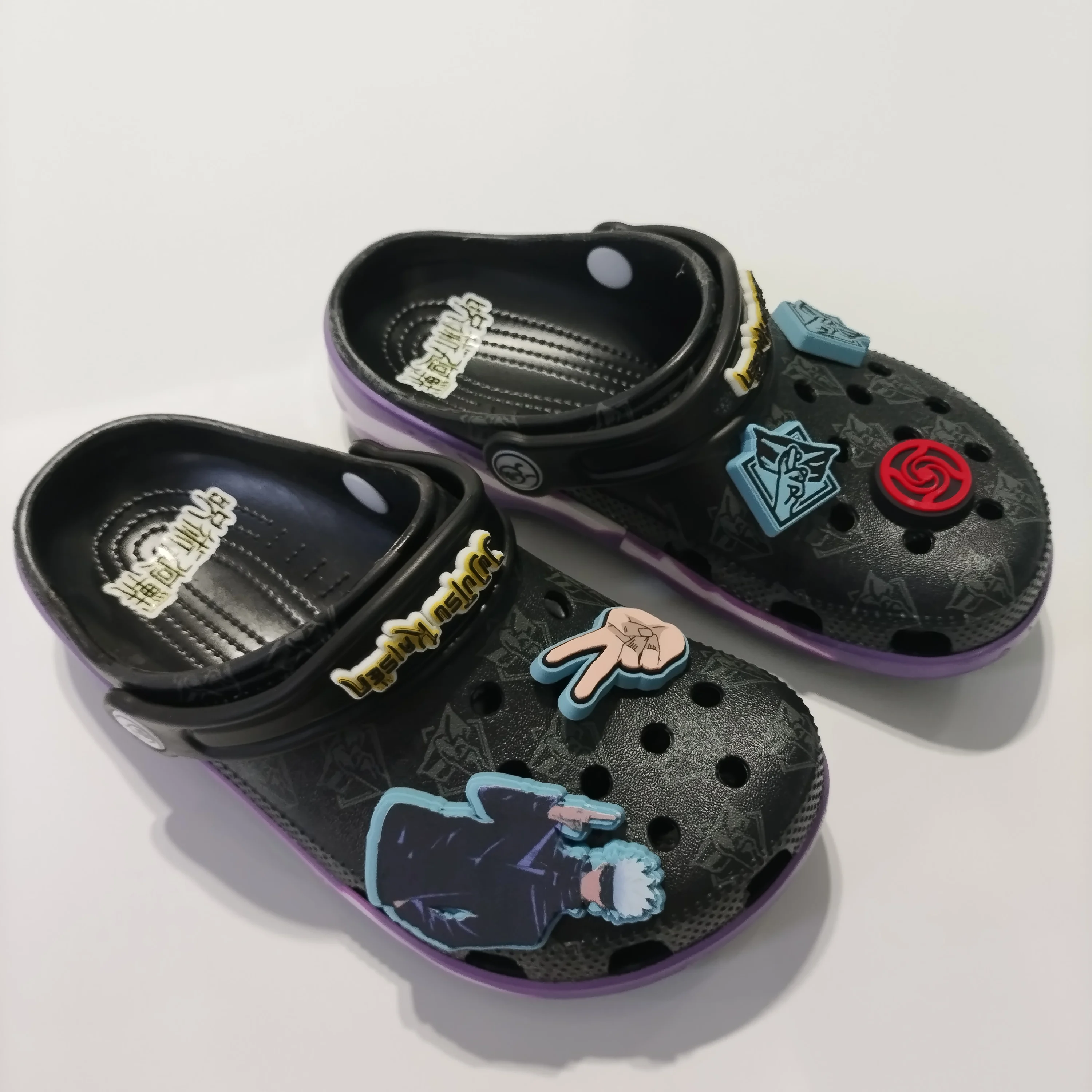 Jujutsu Kaisen Cave zapatos Anime Gojo Satoru verano al aire libre zapatillas de playa impermeable antideslizante zapatillas de dibujos animados regalos para parejas