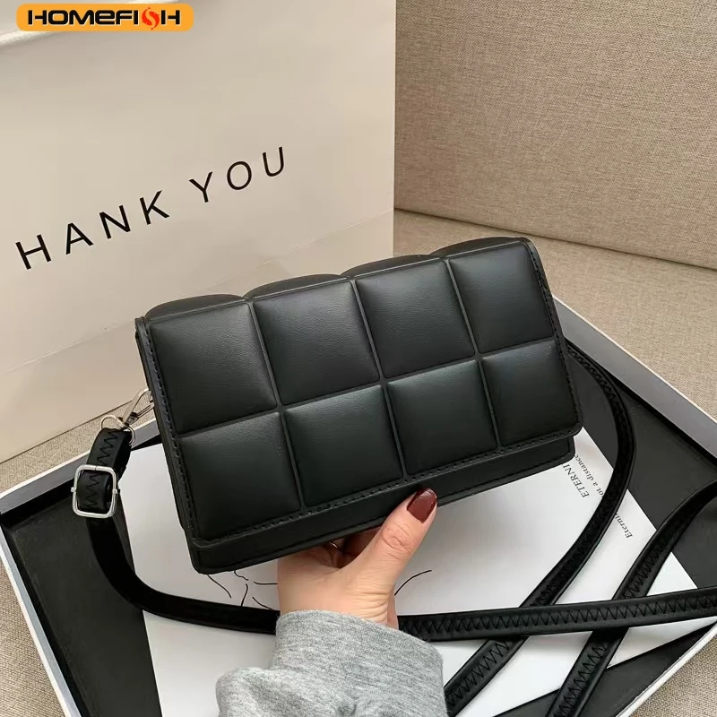novas-bolsas-femininas-novas-bolsas-femininas-com-design-literario-bolsas-de-ombro-e-transversais-com-design-exclusivo