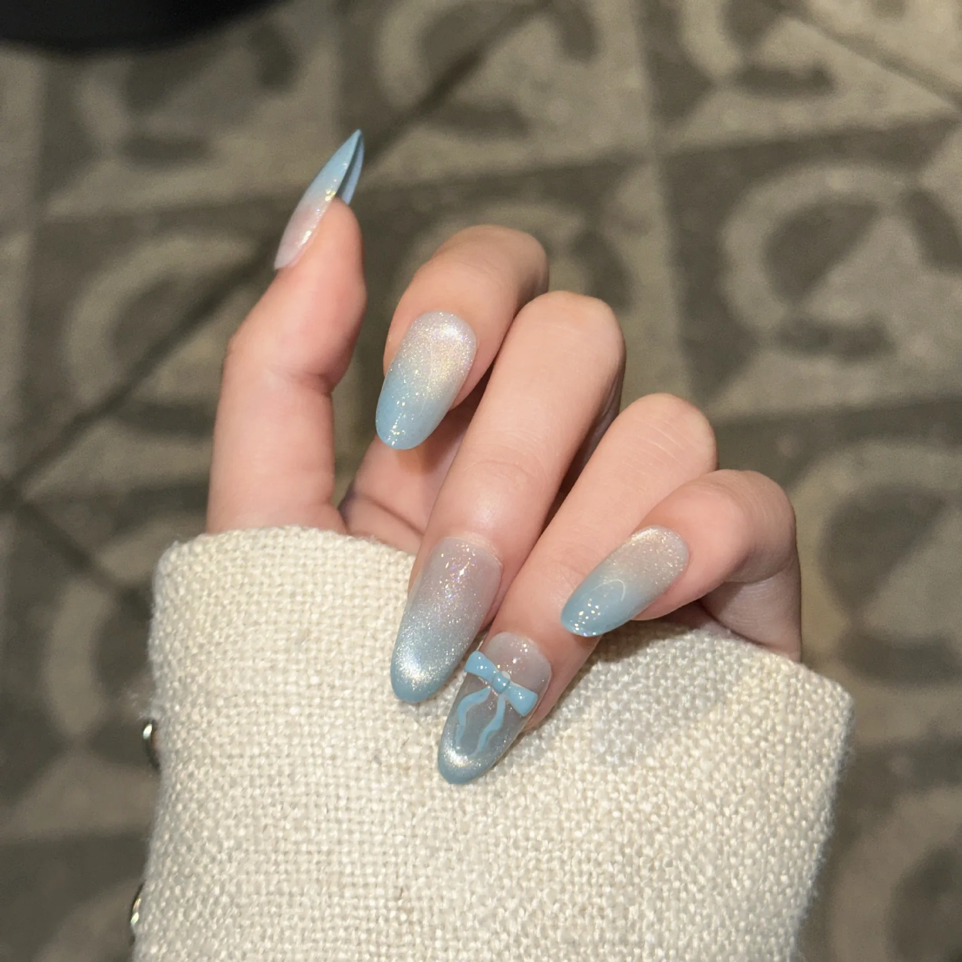 10 ชิ้นสีชมพูสีฟ้าหวาน Bowknot เล็บฝรั่งเศส Handmade Cherry Grid Shimmery กดบนเล็บปลอม Reusable Nude รูปไข่เล็บปลอมเคล็ดลับ