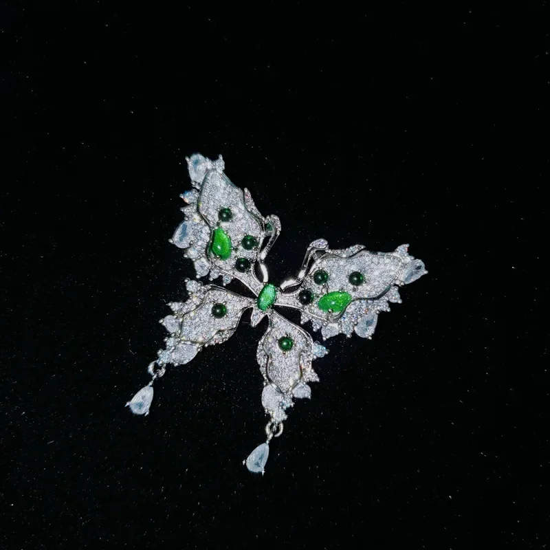 

MDL Moissa!ite Style Cool Oversized Chrysoprase Butterfly Pendant 18K Micro Set Multi Faceted 3A Zirconia Necklace