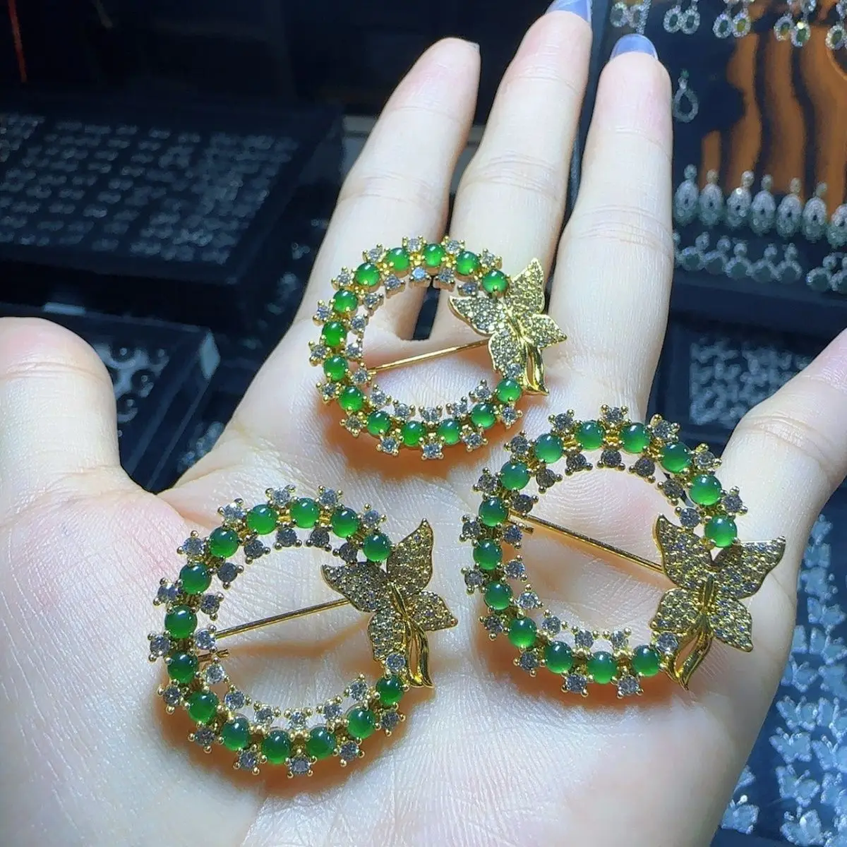 

Natural A jadeite ice yang green donut brooch (choose one of the best in diversity)