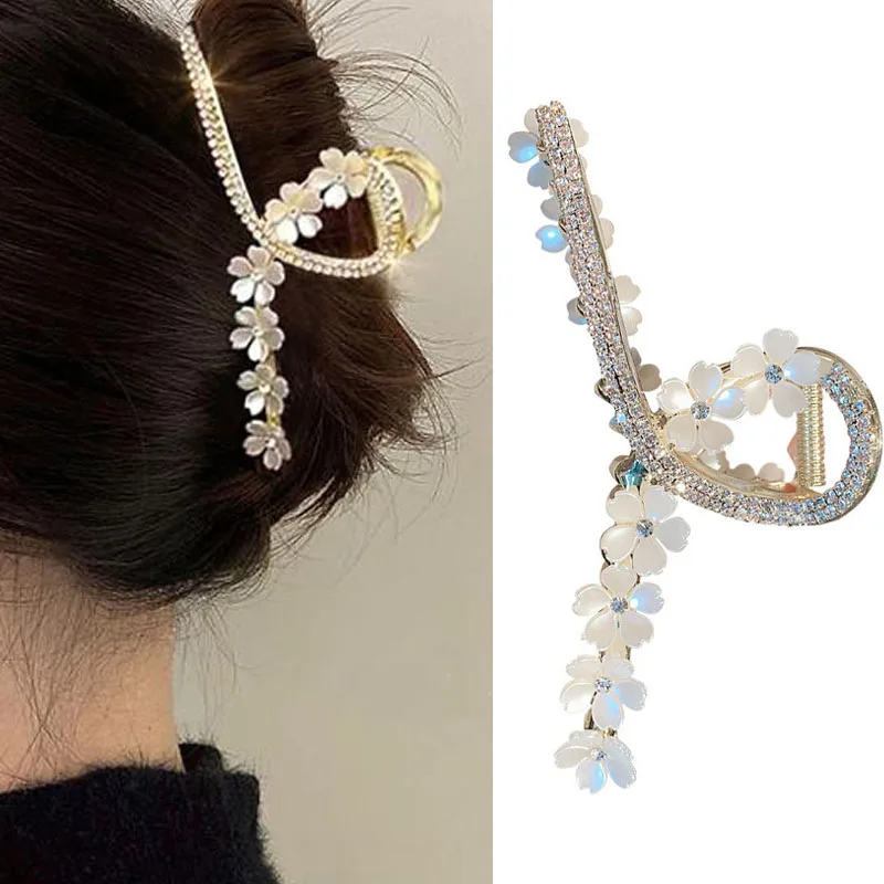 

2022 Hair Clip for Women Simple Metal Crystal Flower Hair Claw Elegant Bath Crab Clip Fashion Girl Headwear Hair Accessories