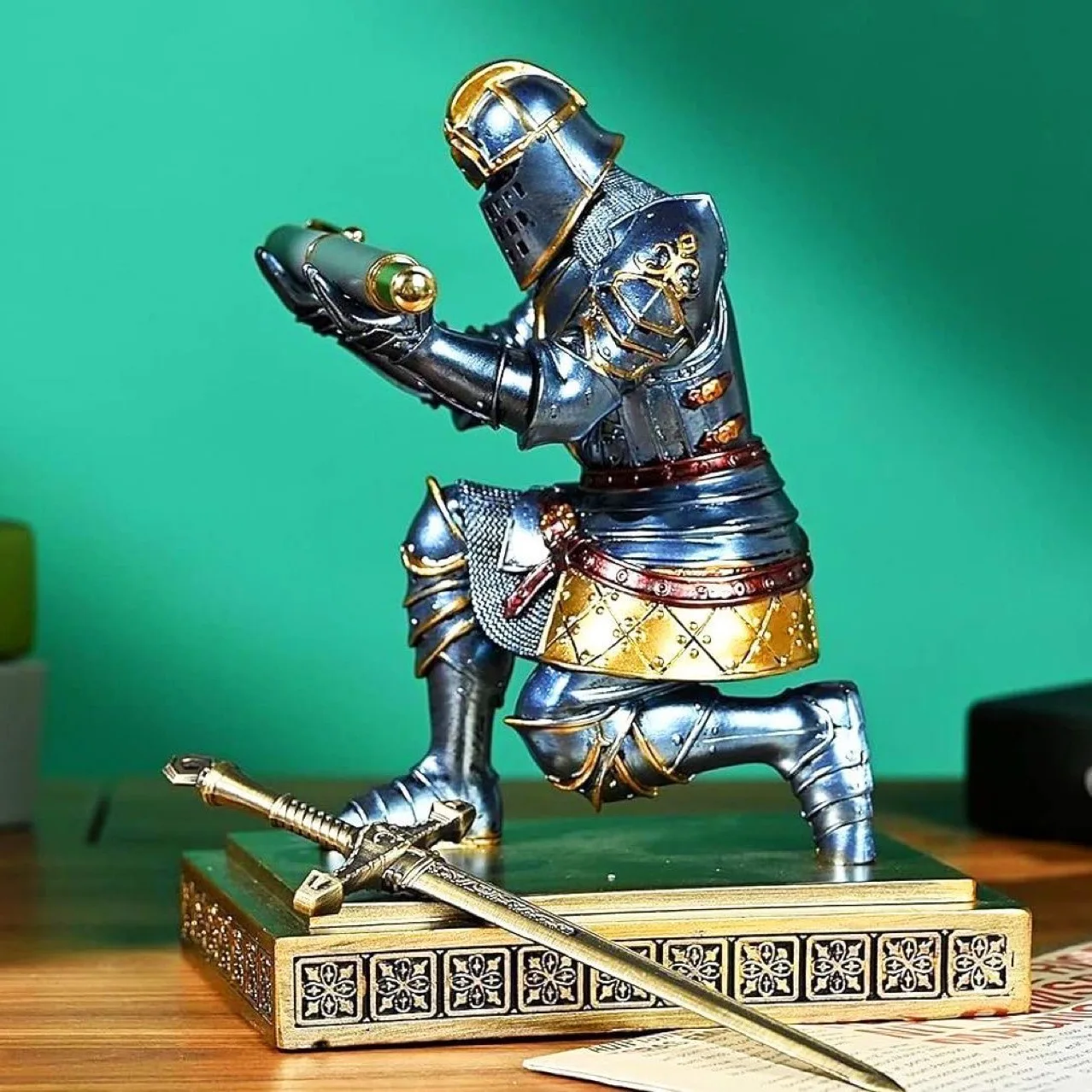 King's Guard Knight Pen Holder Pens Stand Desk Organizers Accessories Resin Pencil Holder As Gift For Office Home Deoration