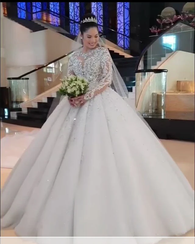 Robe de mariée de luxe en dentelle pour femmes, élégante robe de bal perlée, manches longues, longue traîne transparente