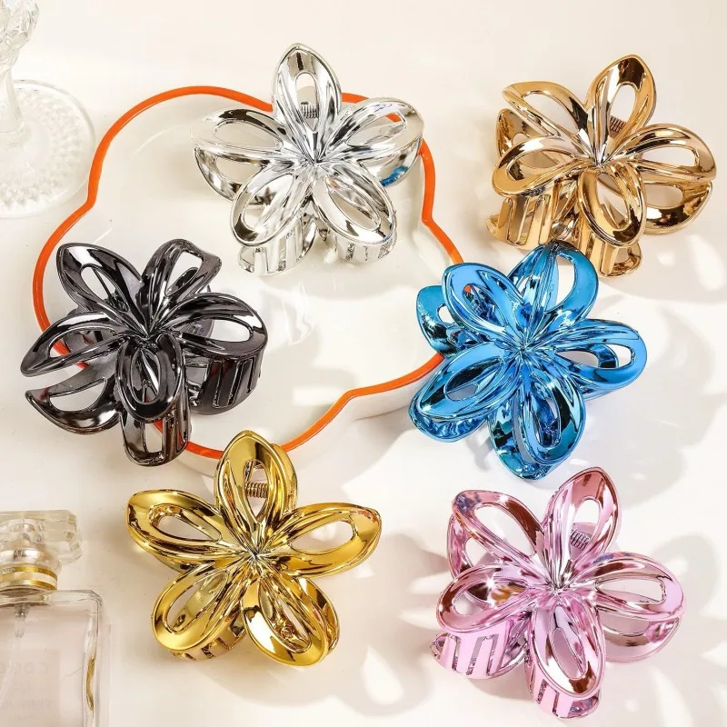 Hochwertiger, hohler Blumen-Haarschmuck aus Metallimitat für Frauen – Detail 4