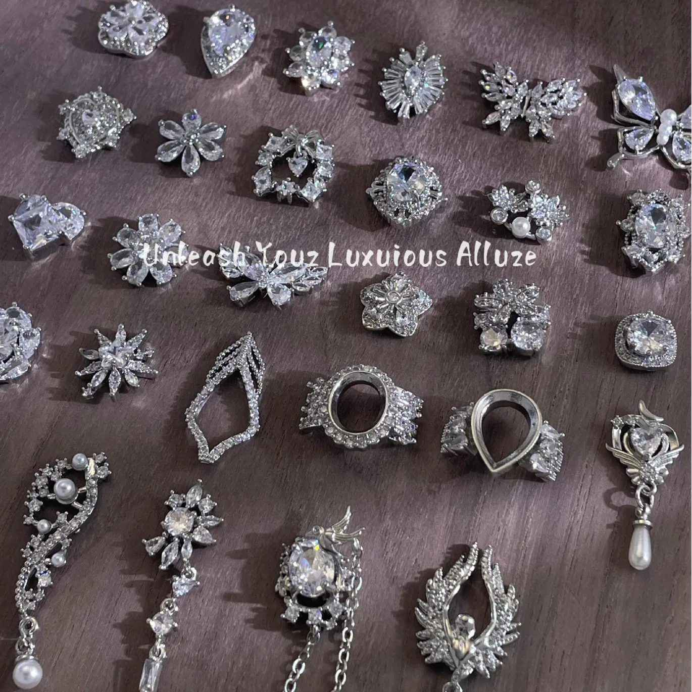 Kaniu 4 Teile/beutel Nagel Ornament 3D Legierung Ornament Dekoration Metall Luxus Silber Zirkon Schmetterling Blume Nagel Verbesserung Produkte