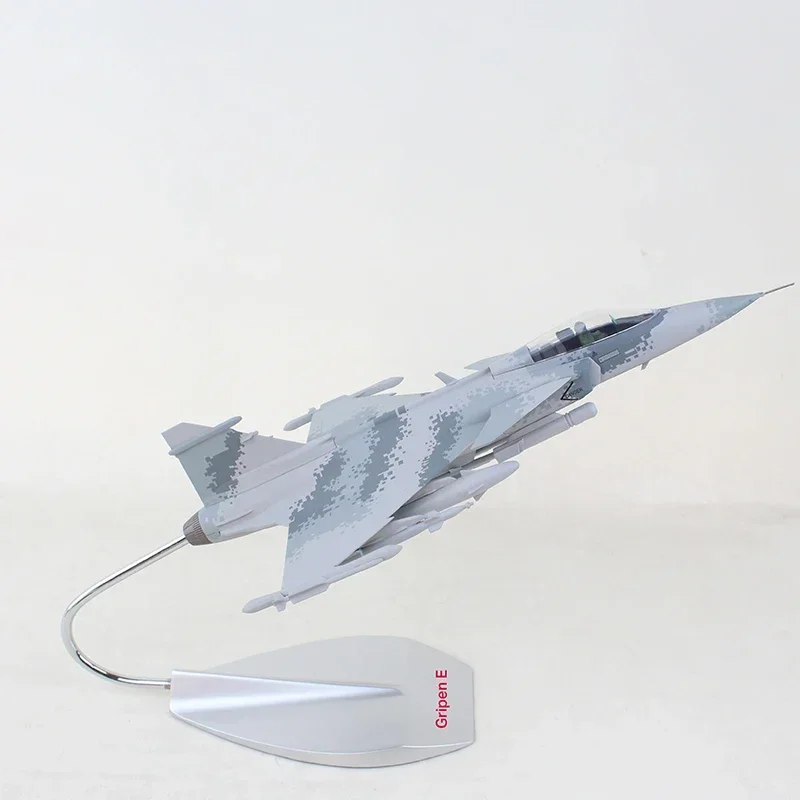 

Scale 1/48 SAAB JAS-39 Gripen Miniature Diecast ABS Engineering Eco-friendly Plastic Fighter Models Souvenir Gift Toys For Boys