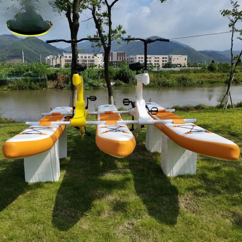 

Welcome to the scenic spot, water bicycles are super dazzling