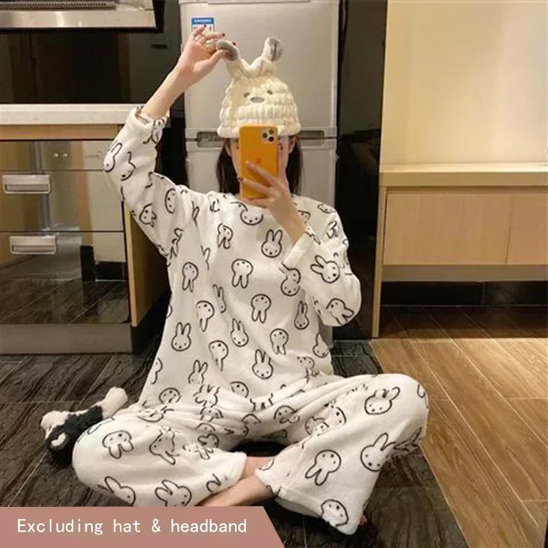 Women's Pajamas Long Sleeves Round Nect Sleepwear Warm Coral Velvet Flannel Home Clothes Suit for Women in Autumn and Winter