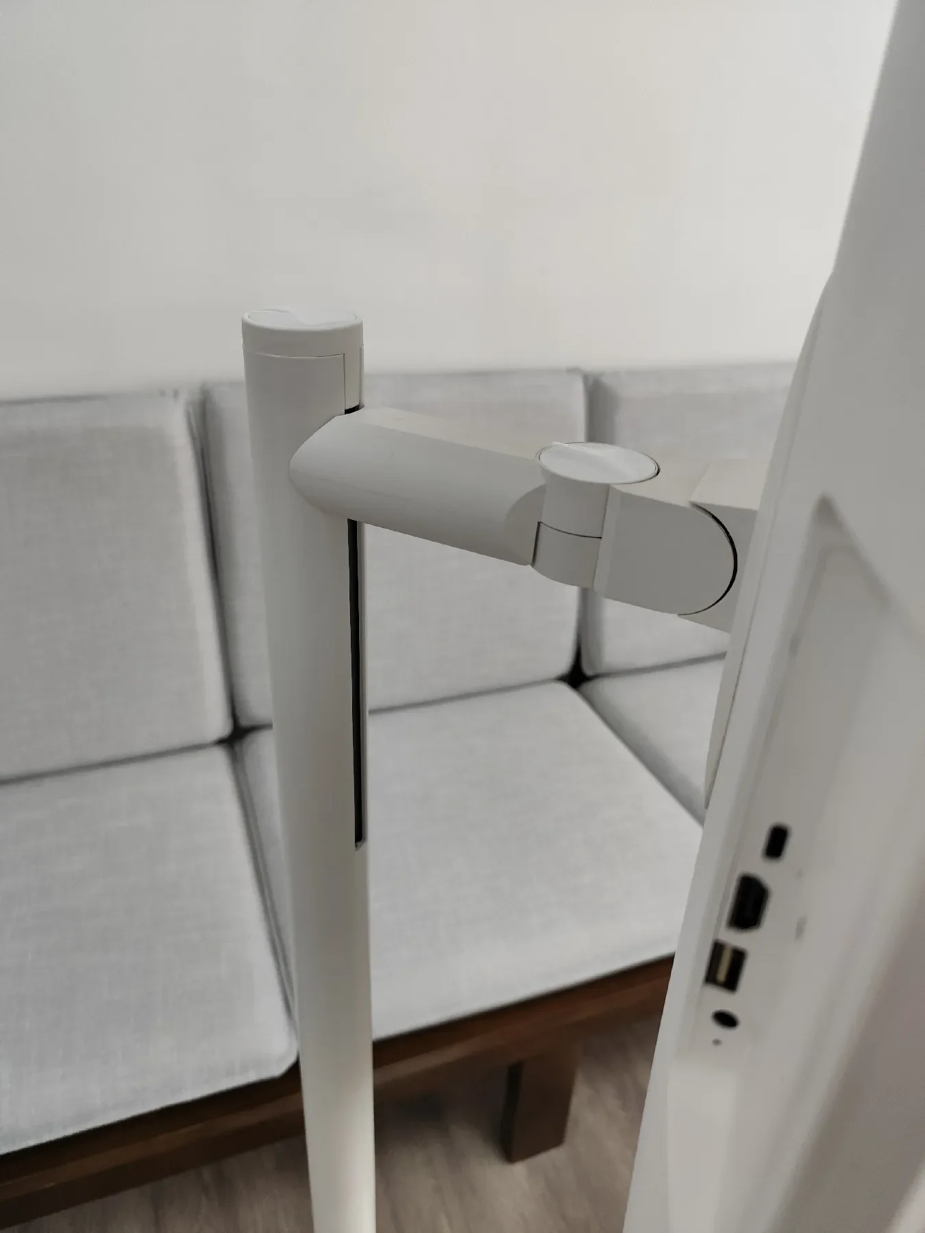 VETO 32 بوصة C-type تلفزيون محمول ذكي لاسلكي متحرك أندرويد 12 تلفزيون داخلي مع كاميرا خارجية عالية الدقة