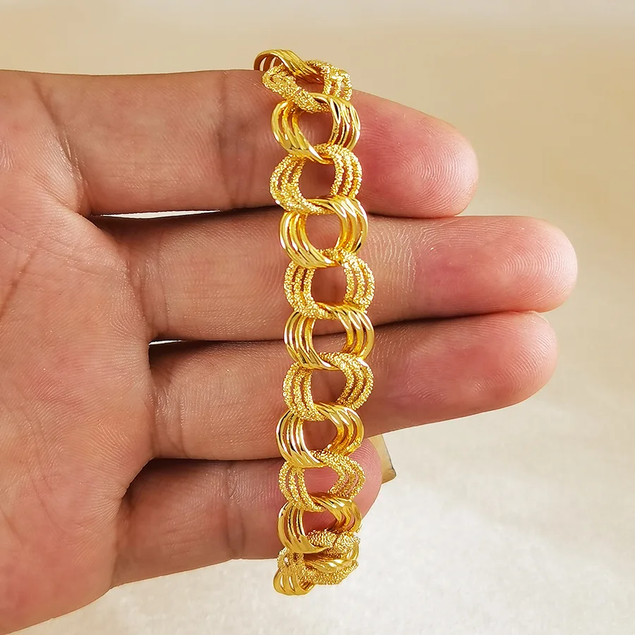 9999 gold luxury flower-shaped bracelet for men and women in the Middle East. Perfect gift for festival parties.