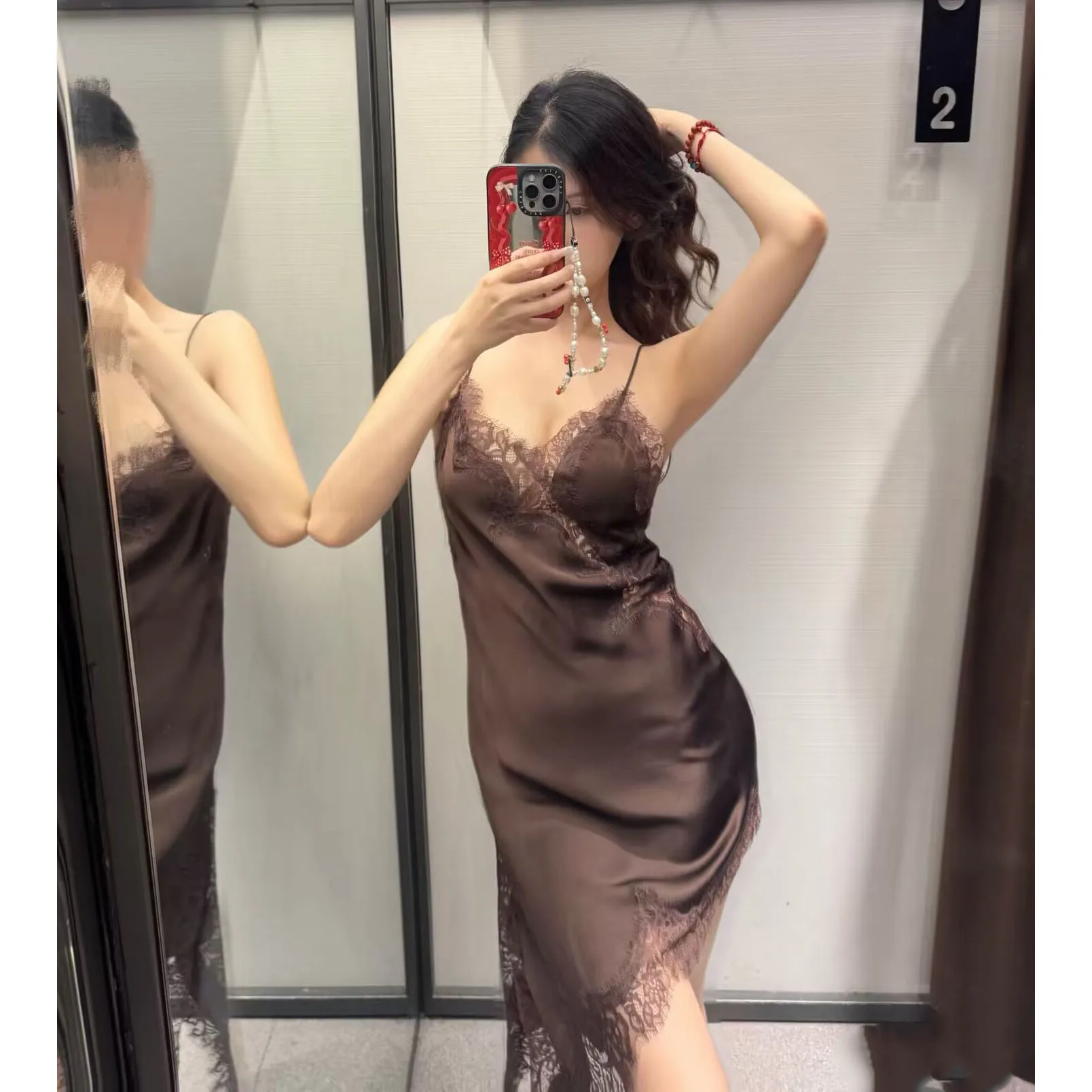 Vestido Assimétrico de Renda F Novo Verão 2025 Estilo Casual com Decote em V Sem Mangas