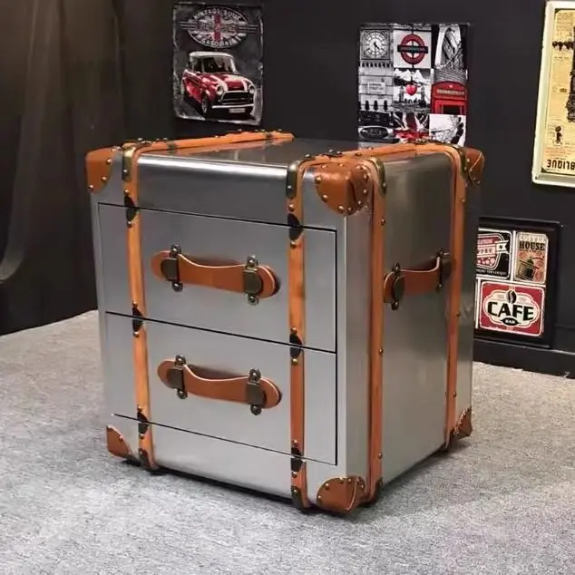 طاولة بجانب السرير مصنوعة من جلد الألومنيوم الإبداعي على شكل صندوق من الروطان في العصور الوسطى