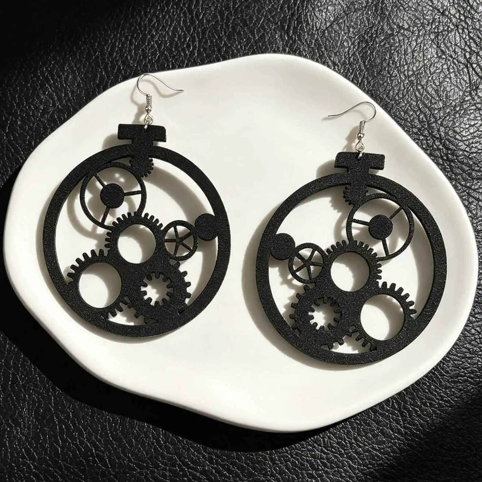 1 Pair Marliwoo PU Leather Round Gear Dangle Earrings Steampunk Hollow Cut‑out Silver‑toned Hook Women Party Drop Earrings