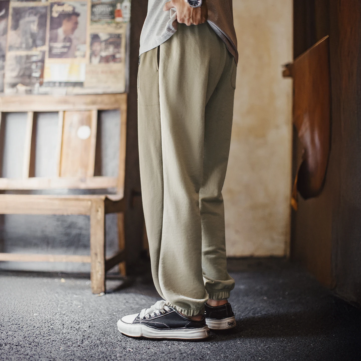 Maden Men's Color-Blocked Jogger Sweatpants Elastic Waist Drawstring Cuffed Ankle Layered Panel Spring Casual Joggers Pants
