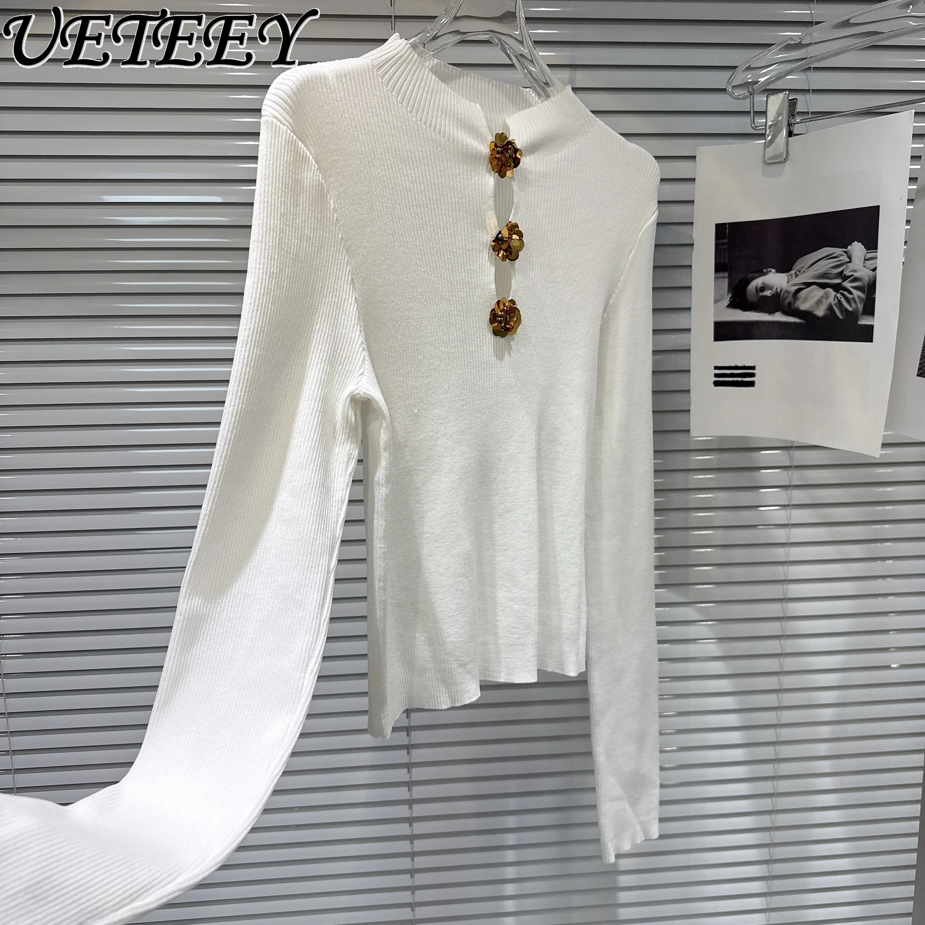 

Новинка осени 2025 года, элегантный облегающий вязаный свитер с длинными рукавами и блестками, украшенный цветком, черный, белый цвет, пуловер с длинными рукавами, свитер