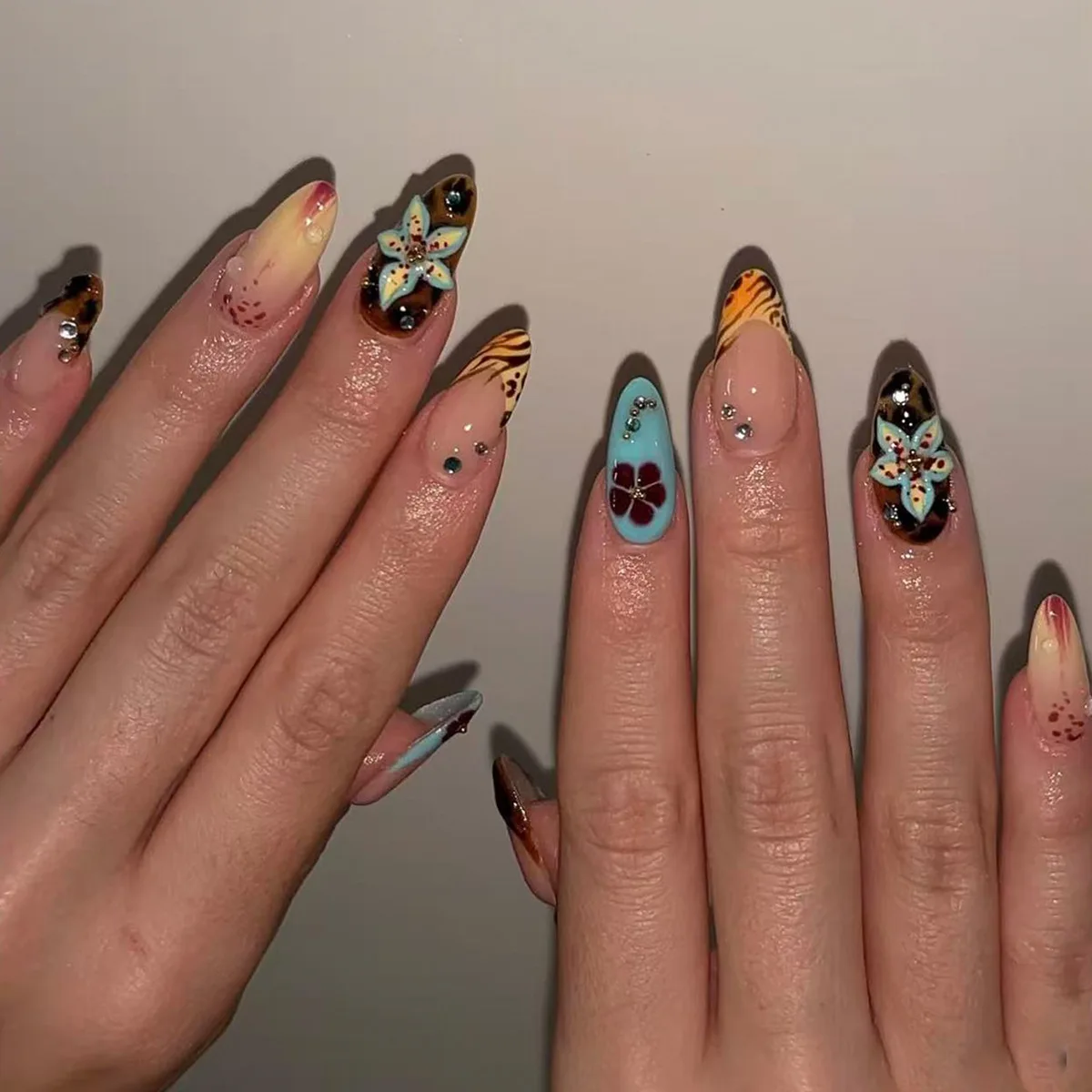 

24Pcs French Leopard Print Nails Set Press on Mid-length Almond Fake Nail Flower Rhinestone Wearable Full Cover False Nails Tips
