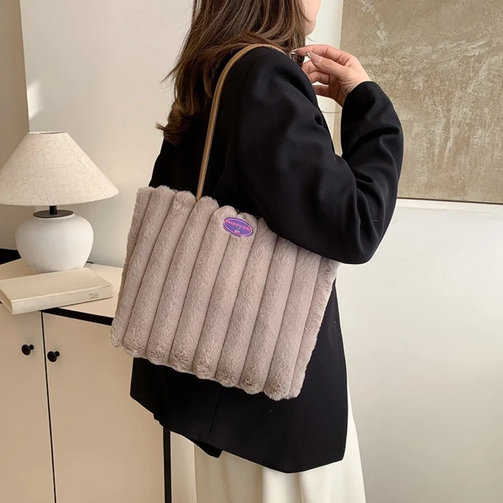 Tas Tote Berbulu Bergaris Poliester Tas Bahu Mewah Kapasitas Besar Portabel Tas Tangan Komuter Kancing Magnetik Lembut Musim Gugur