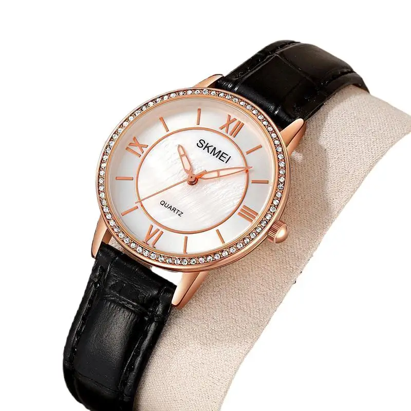 ساعة SkmeiWomen الجلدية بحزام ساعة كوارتز بسيطة وجديدة كاجوال للنساء مقاومة للماء