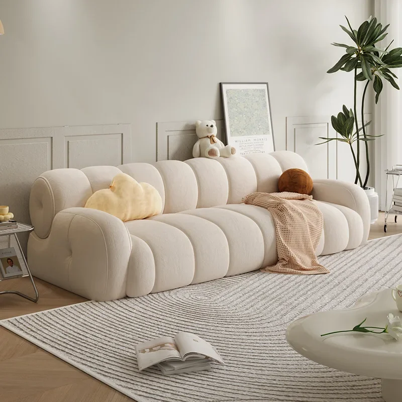 

Французский кремовый стиль, простая гостиная, маленькая квартира, двойной диван для трех человек, клавиши фортепиано, прямой тканевый диван