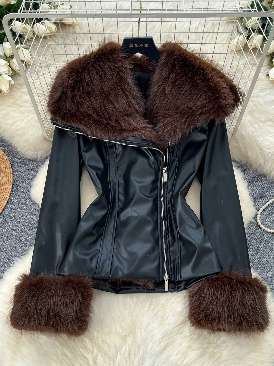 Elegant Short Women's Leather Jacket Coffee Color Faux Fur Collar Slimming Waist Design Integrated Leather And Fur Outerwear
