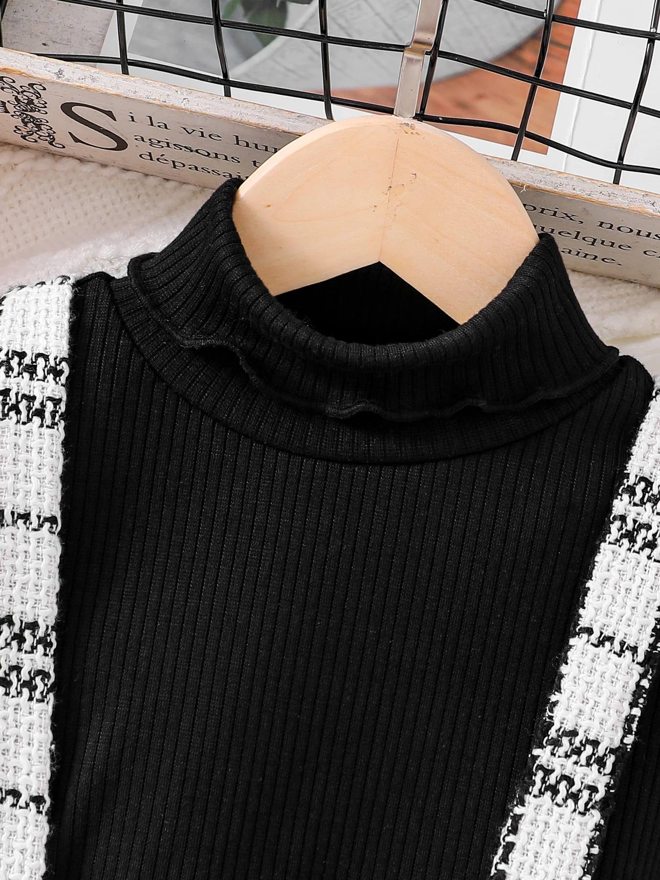 Children\'s clothing, girls\' autumn fashion dress 2-piece set, black high neck knitted long sleeved+white checkered skirt