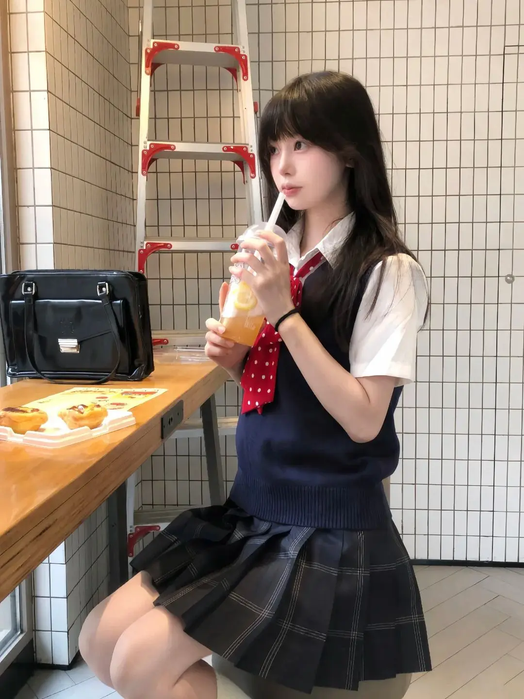 

Новый весенний комплект JK: женский жилет, универсальный вязаный свитер, юбка, школьный стиль, модный комплект, свитер, новинка