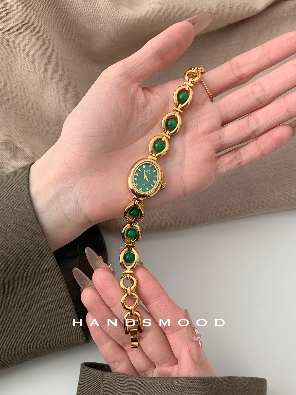 

Retro-StyleSophisticatedAnd Subtly LuxuriousThis VintageStyleRoundDialWomen'SWristwatchIs ANewStyleAnd A Perfect Gift For Women.