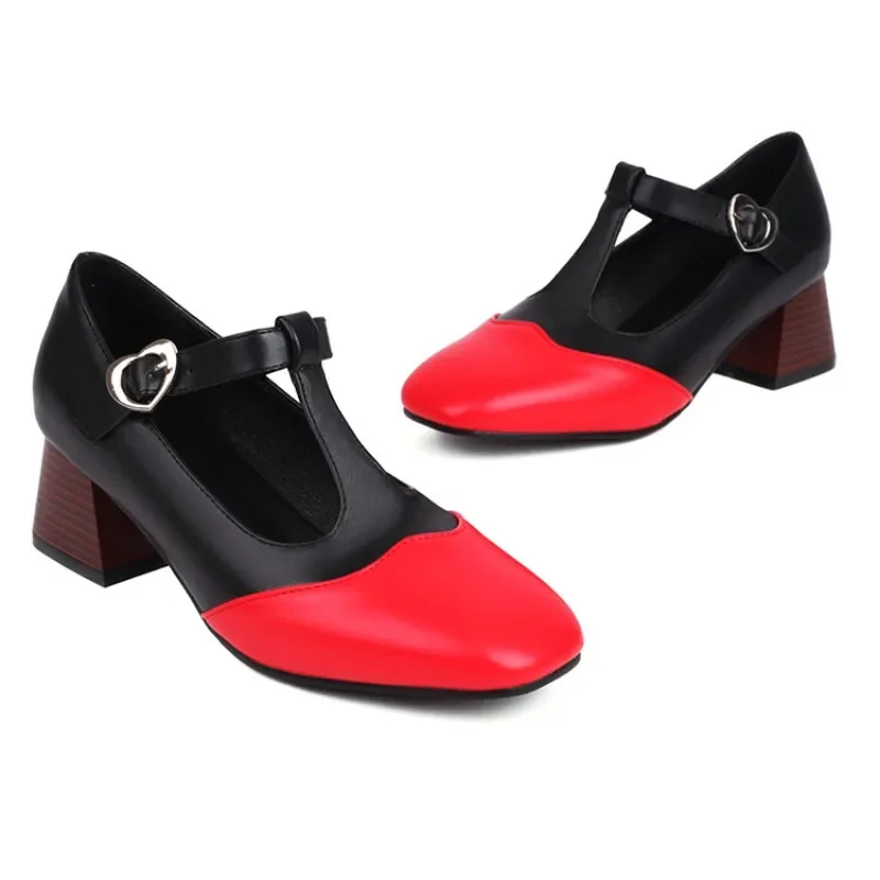 

Женские свадебные туфли на высоком каблуке. Женские свадебные туфли на толстом каблуке. Простые и элегантные женские туфли с дизайном разных цветов.