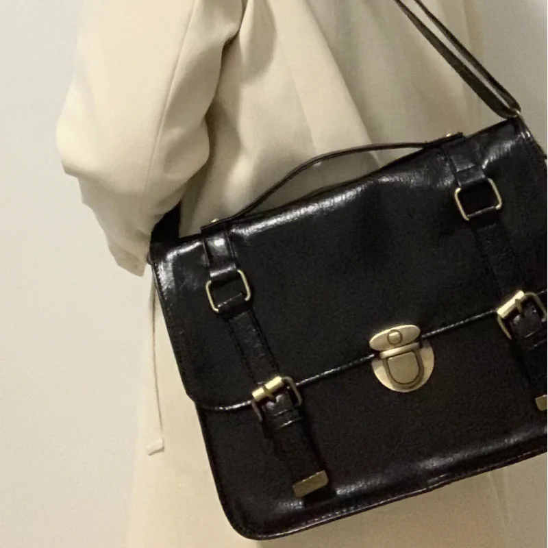 Vintage Female Leather Messenger Bag Women Large Capacity Shoulder Crossbody Bags Student School Bags Fashion Commuter Backpacks