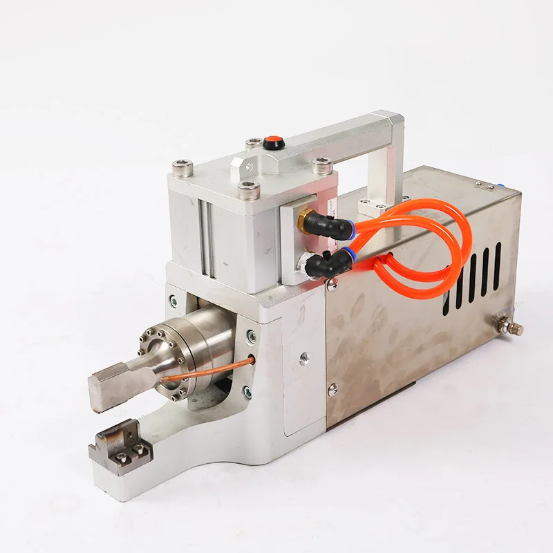 Copper pipe welding machine, copper pipe sealing machine, refrigeration equipment