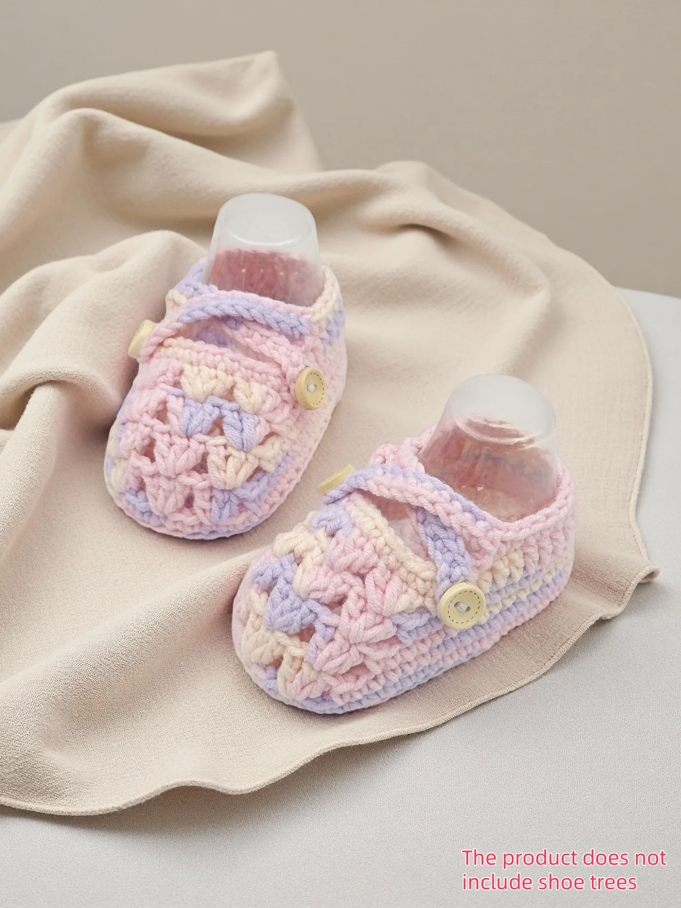 

1 пара детских пинетков ручной работы, вязаная крючком обувь розового и лавандового цвета, мягкий детский стиль Мэри Джейн с застежкой на пуговицы