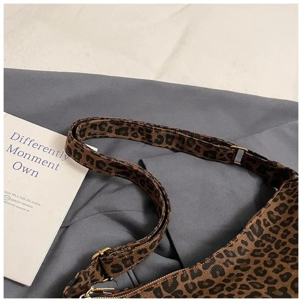 Vielseitige Damen-Umhängetasche aus weichem Textil mit großem Fassungsvermögen, verstellbarem Riemen und Leopardenmuster – Detail 4