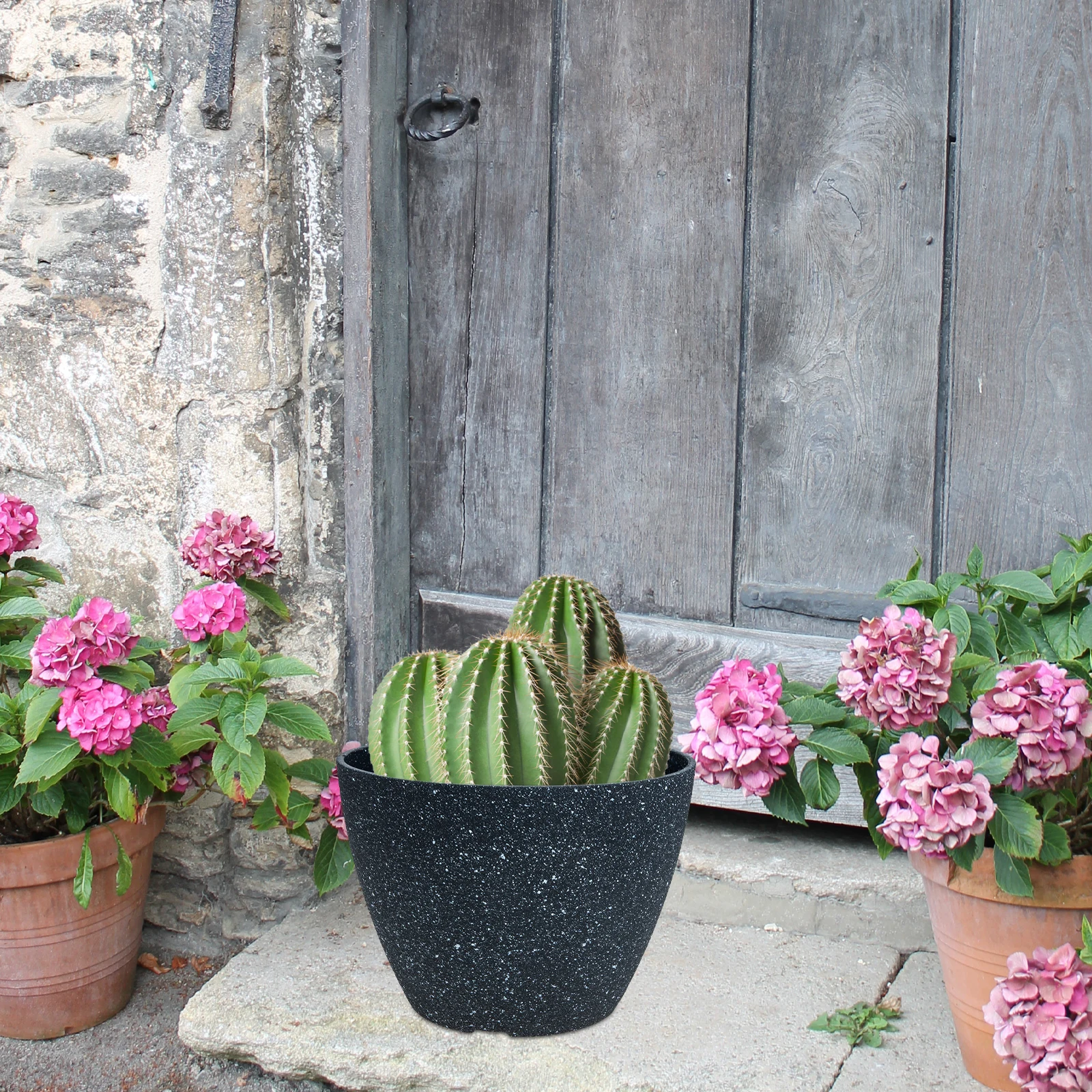 

Stylish Resin Flower Pot Large Garden Planter Durable Stone- Resin Plant Pot Plant Container For Home Decoration