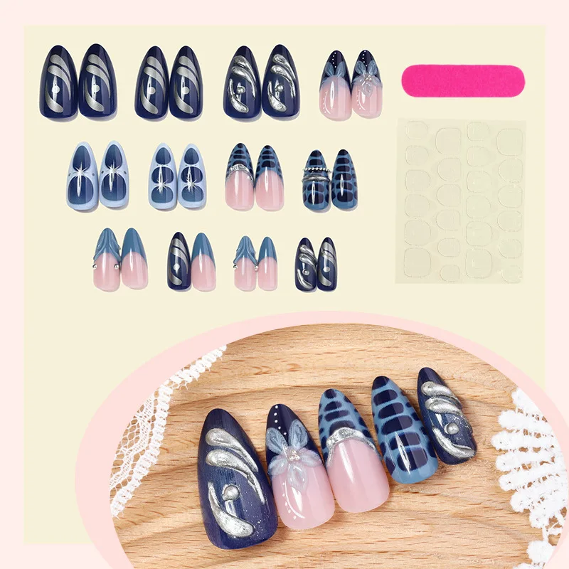 24 SZTUKI Niebieskie Gradientowe Paznokcie Sztuczne do Naklejania z Motywem Kwiatów 3D, Muszelki, Kształt Migdałowy, Sztuczne Paznokcie dla Kobiet, Słodkie, Metaliczne Srebrne Paznokcie w Stylu Ins