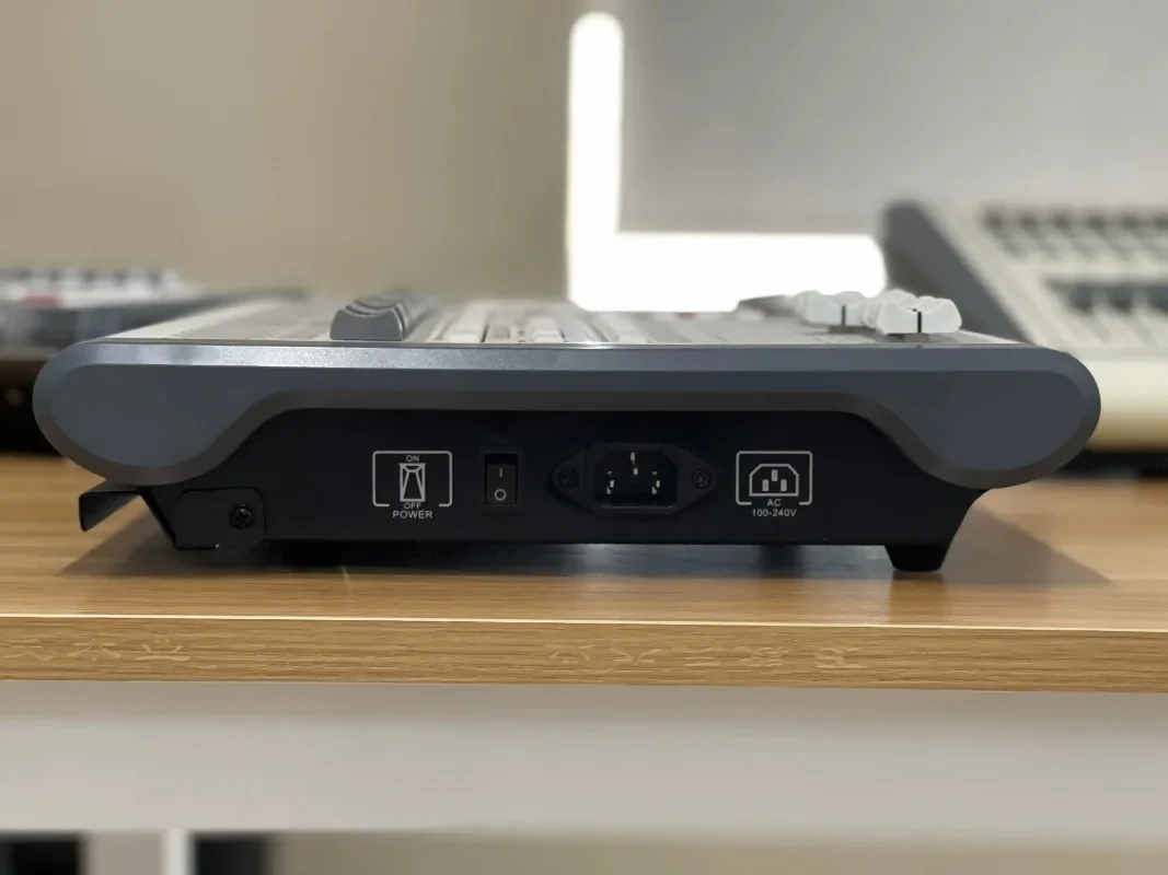 Professional Mini Pearl 512A Stage Light Controller Stage Moving Head DMX 512 Lighting Console With Flight Case Packing